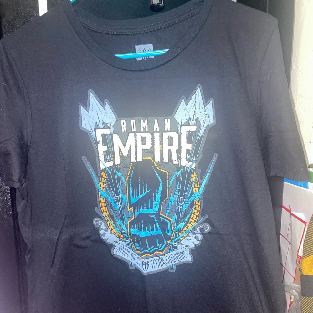 Woman’s XL WWE Roman Reigns T-shirt